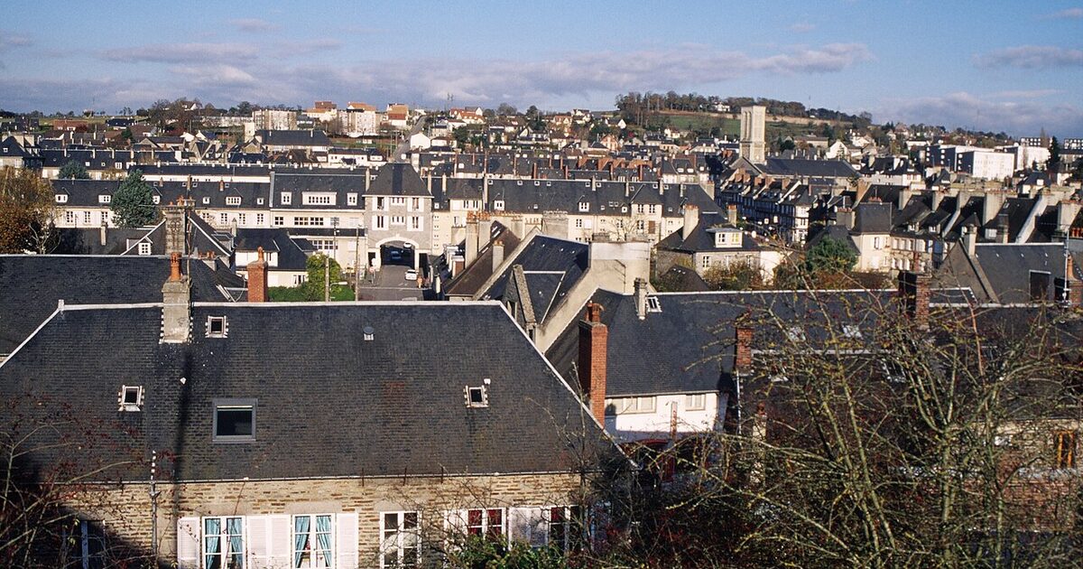 Condé-en-Normandie — photo réelle (Wikimedia Commons, jean-pierre Hamon)