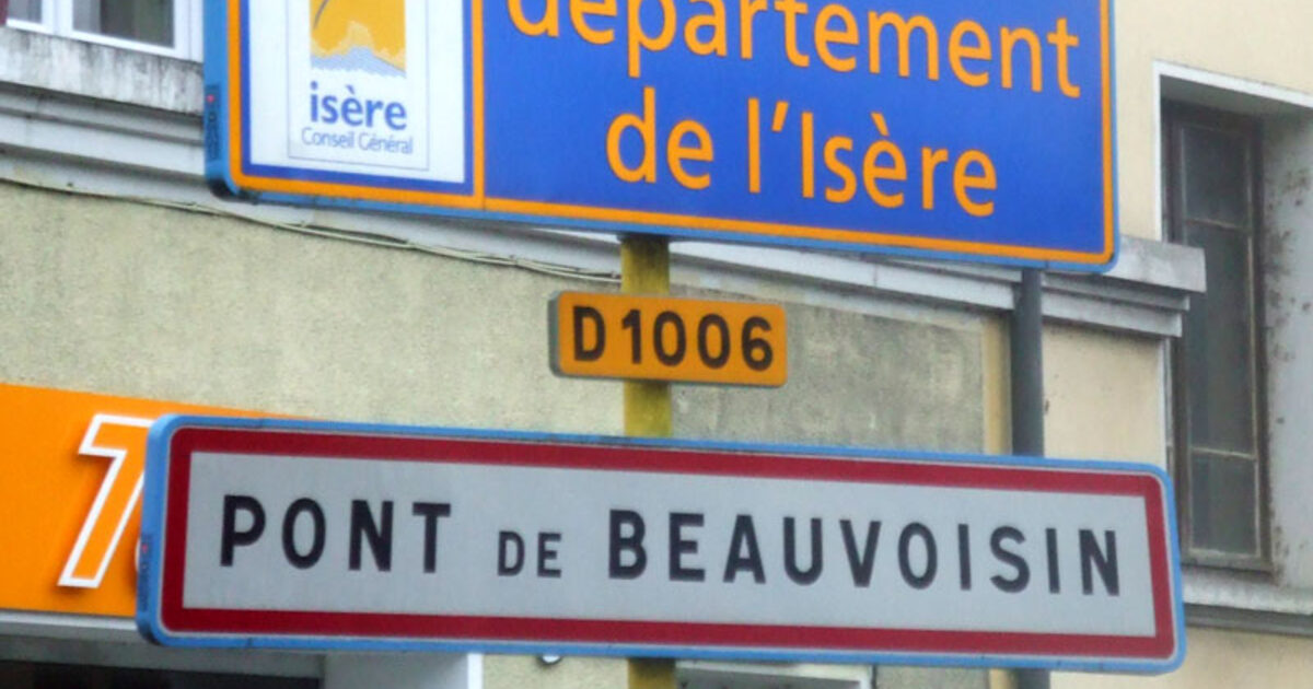 Le Pont-de-Beauvoisin — photo réelle (Wikimedia Commons, Louis-garden)