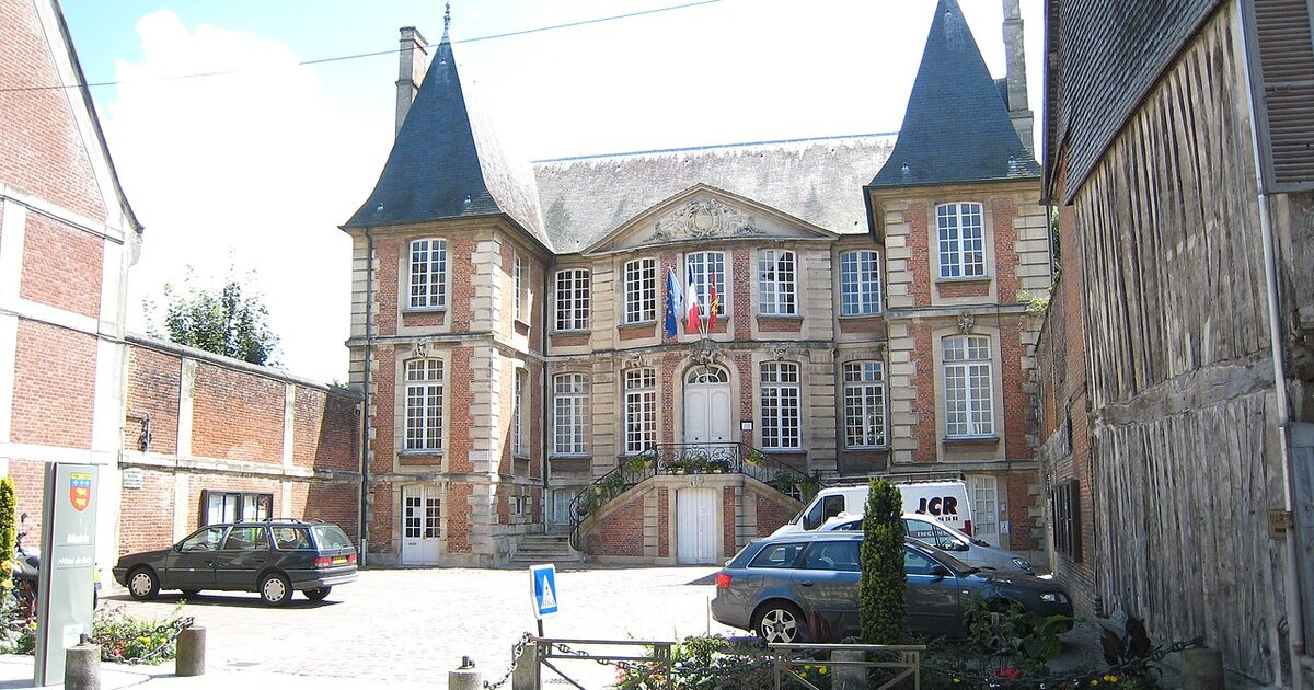 Pont-l'Évêque — photo réelle (Wikimedia Commons, Nitot)