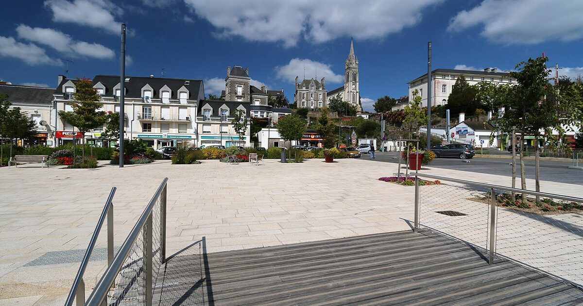 Pontchâteau — photo réelle (Wikimedia Commons, Yves LC)