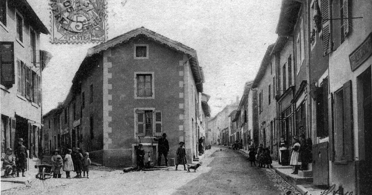 Saint-Georges-d'Espéranche — photo réelle (Wikimedia Commons, cliché C. D., Restouin éditeur à Saint-Georges J. M. B. V)