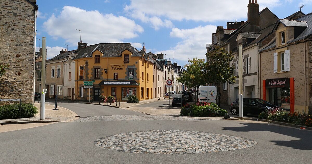 Saint-Nicolas-de-Redon — photo réelle (Wikimedia Commons, Yves LC)