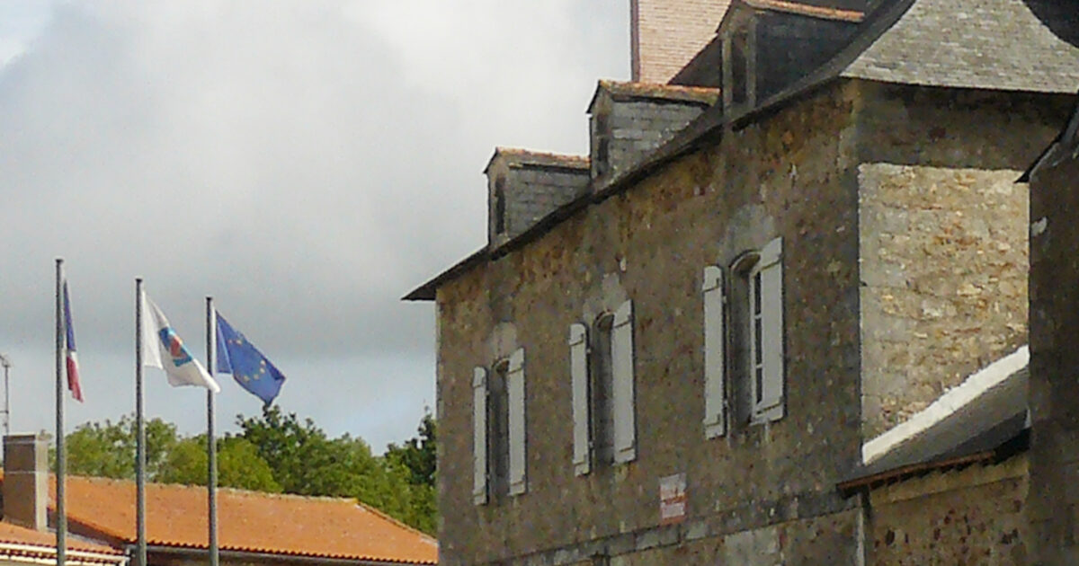 Saint-Philbert-de-Grand-Lieu — photo réelle (Wikimedia Commons, Cyril5555)