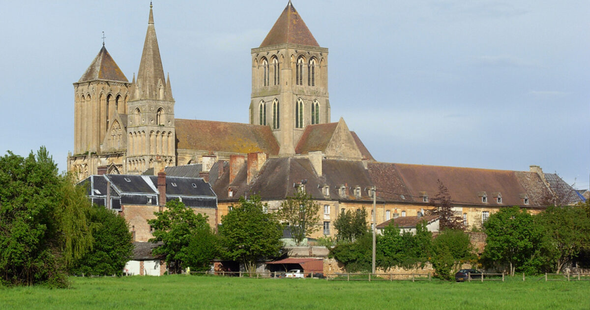 Saint-Pierre-en-Auge — photo réelle (Wikimedia Commons, Goéland)